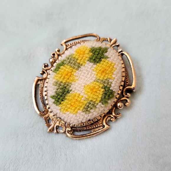 Vintage Needle Point Frame Brooch Yellow Floral Gold Antique Pin Embroidered - Picture 4 of 8